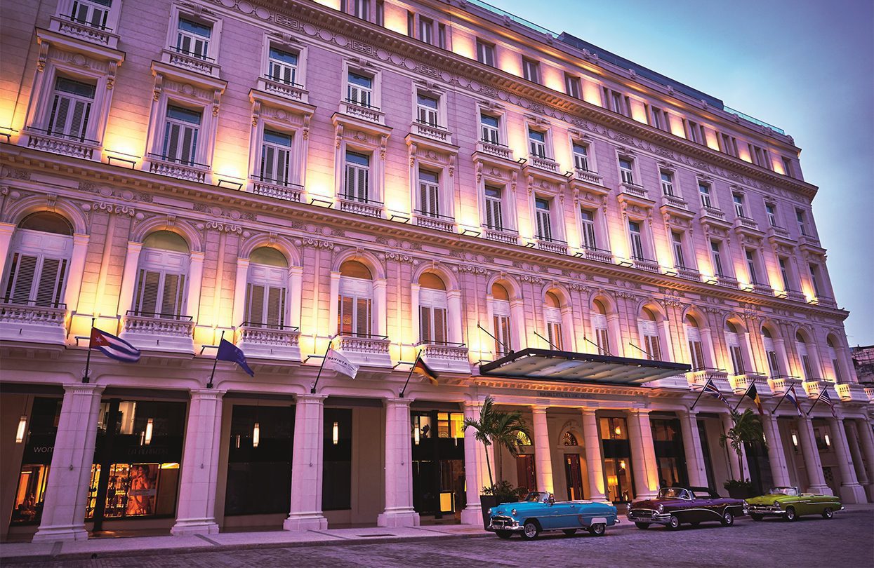 Vintage cars at the entrance of Gran Hotel Manzana Kempinski La Habana