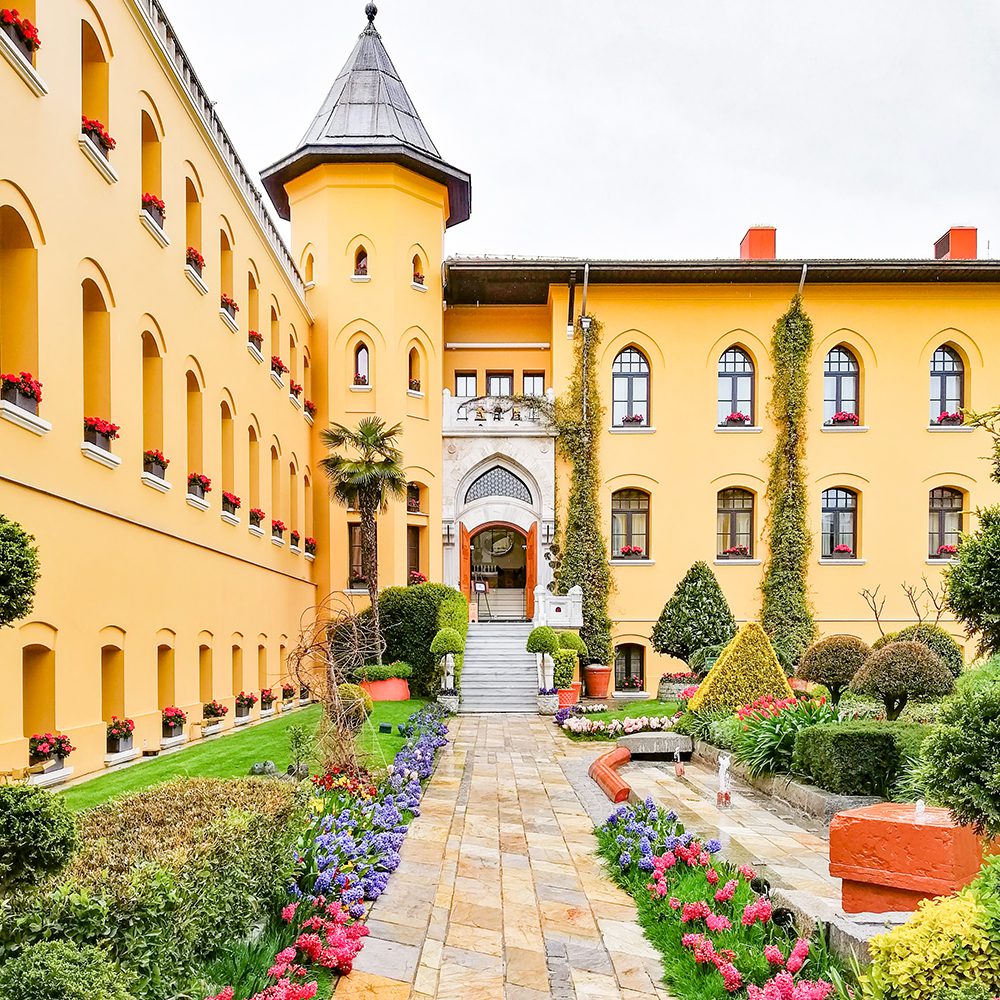 Four Seasons Sultanahmet’s fragrant courtyard garden