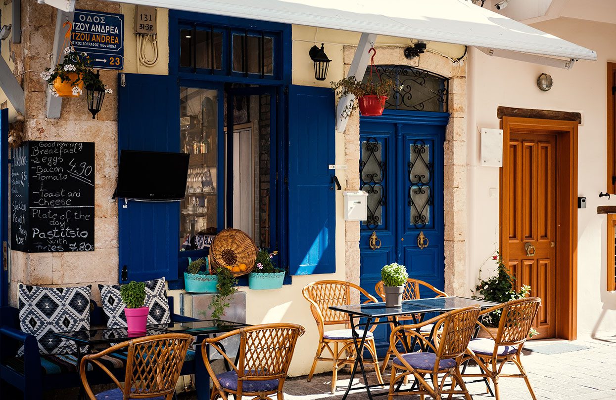 Charming cafes in Rethymno, Photo by Matthieu Oger on Unsplash