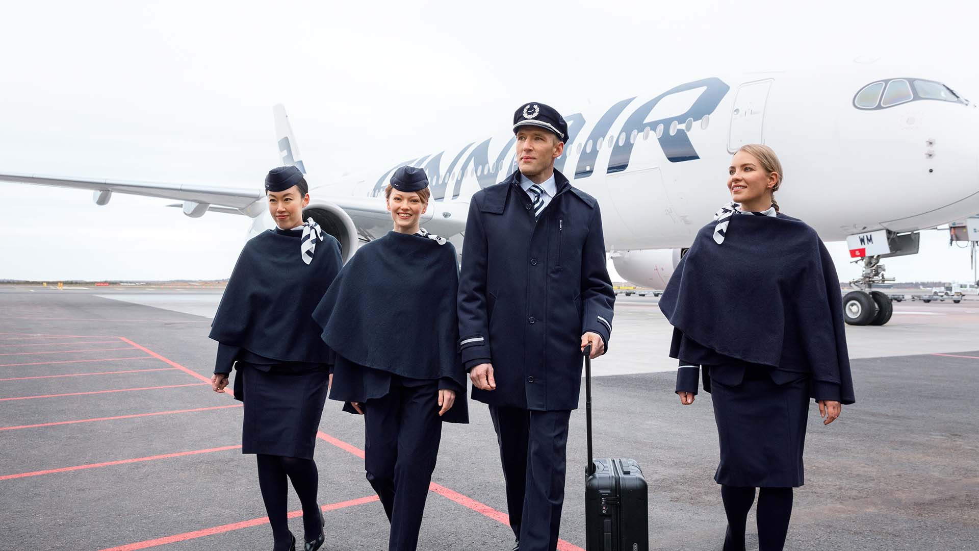 Finnair crew in front of a A350, image by Mikko Ryhänen, Woodpecker